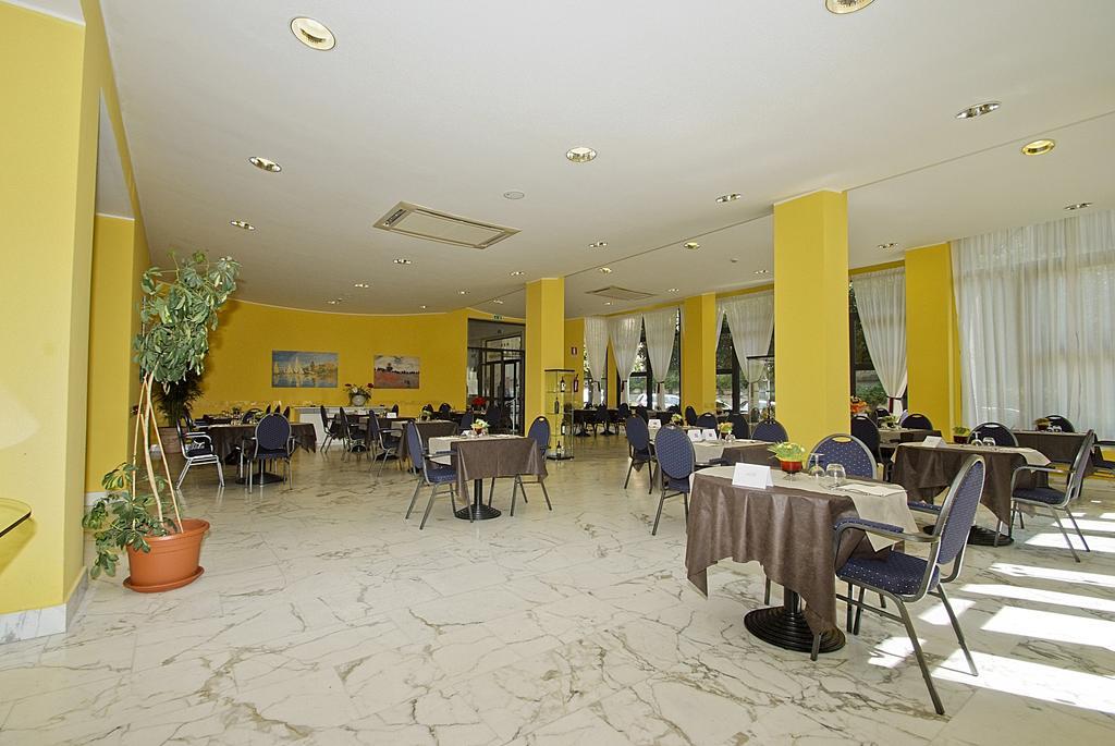 Hotel Mediterraneo キアンチャーノ・テルメ エクステリア 写真